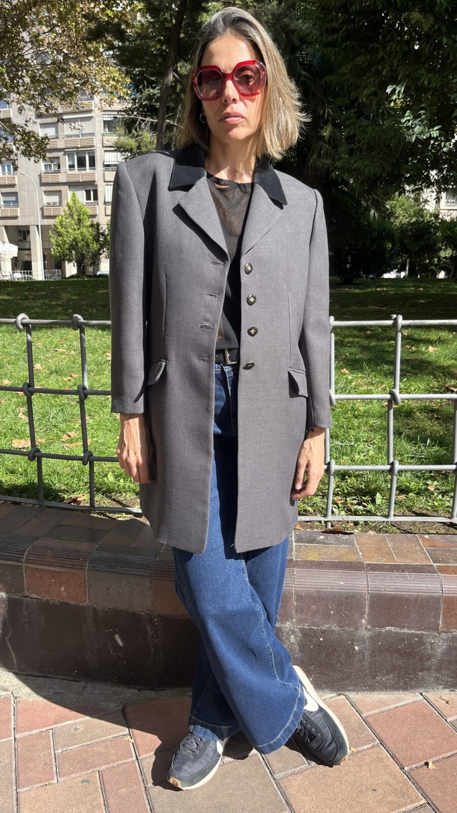 Levita-blazer gris con cuello de terciopelo Made in Spain Años 80 - Imagen 8