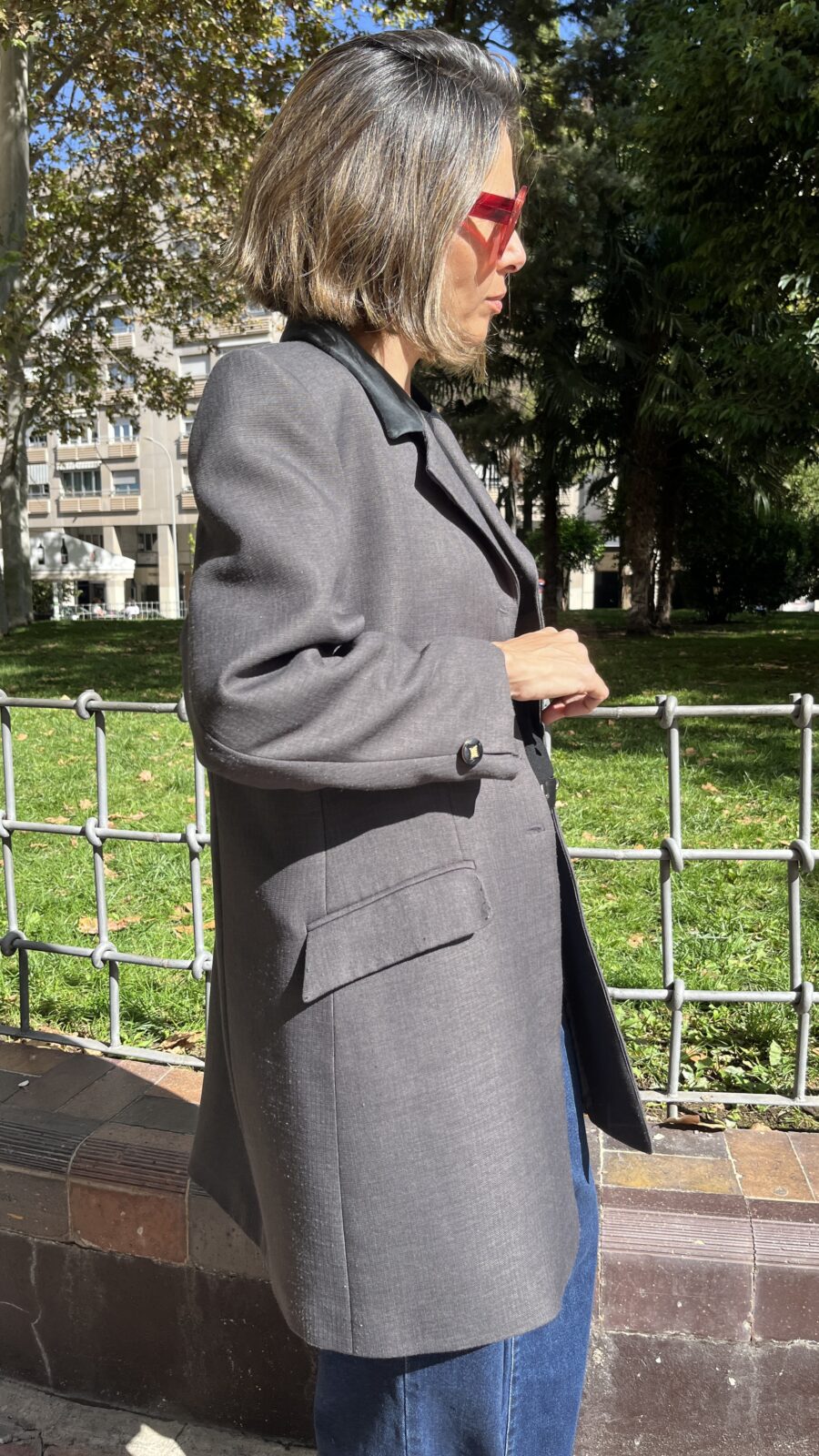 Levita-blazer gris con cuello de terciopelo Made in Spain Años 80 - Imagen 3