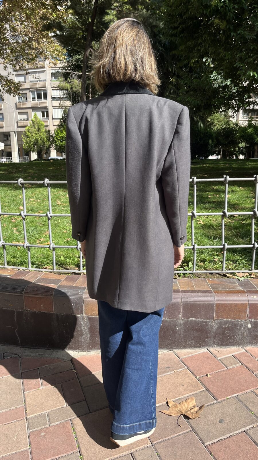 Levita-blazer gris con cuello de terciopelo Made in Spain Años 80 - Imagen 7