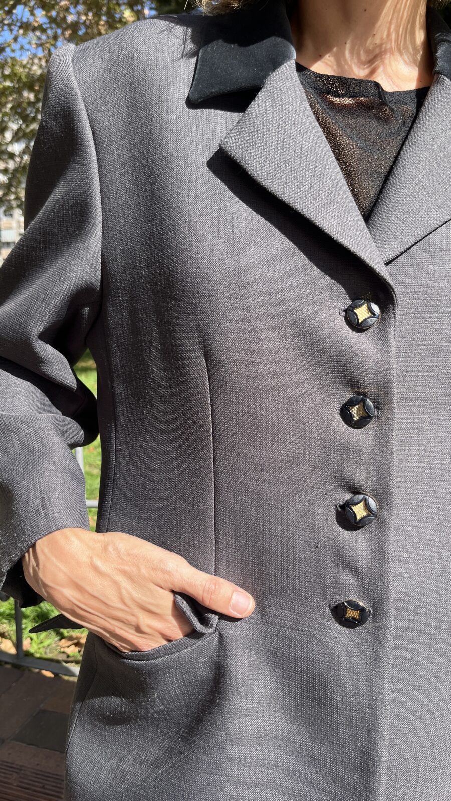 Levita-blazer gris con cuello de terciopelo Made in Spain Años 80 - Imagen 9