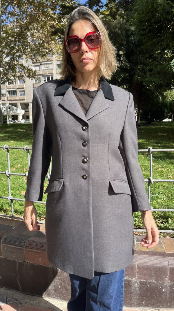 Levita-blazer gris con cuello de terciopelo Made in Spain Años 80