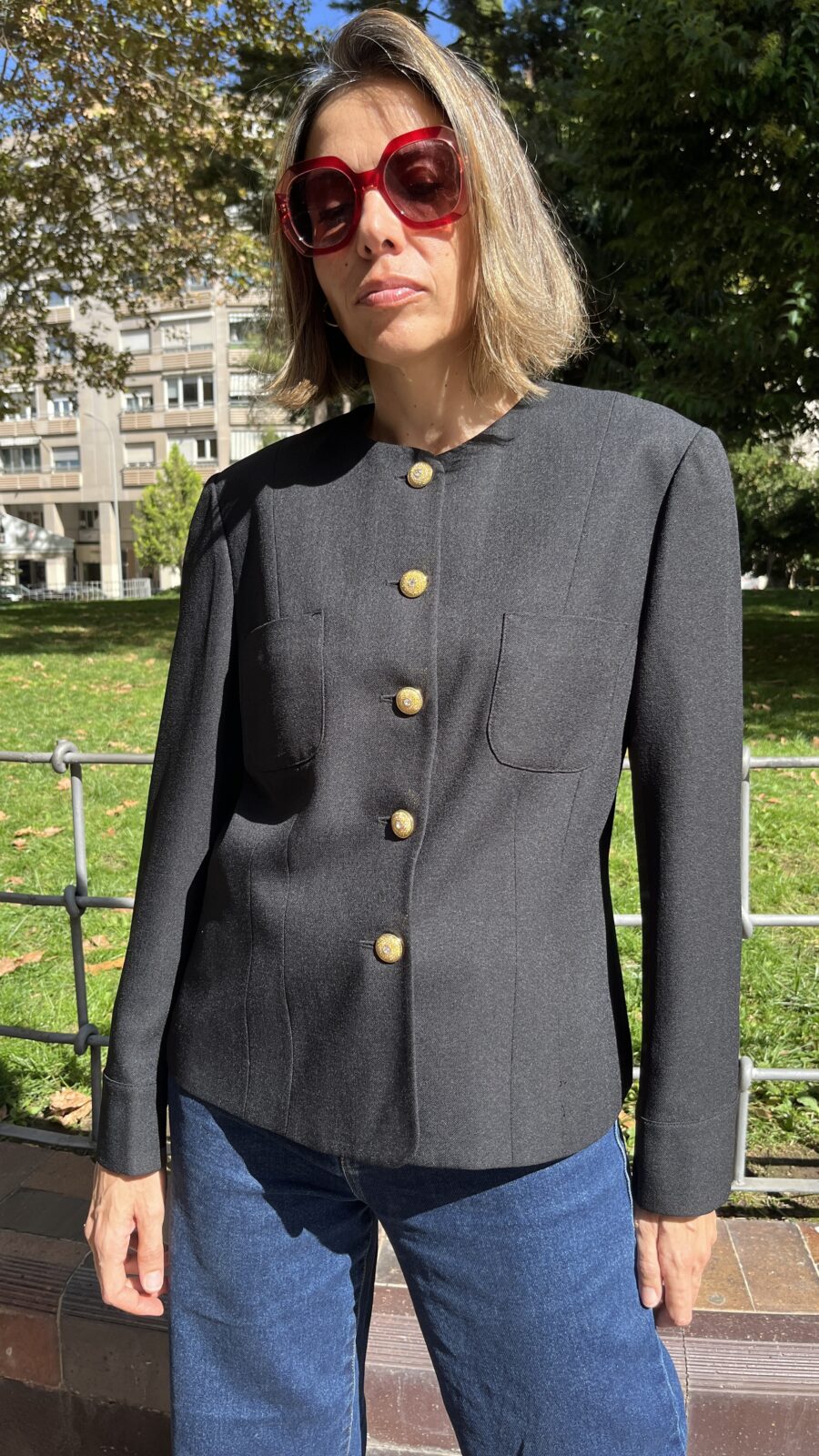 Blazer negra “Stornelli” con botones joya, Made in Spain (finales 80s–principios 90s)